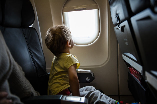 8 ways to keep your kids entertained on a plane