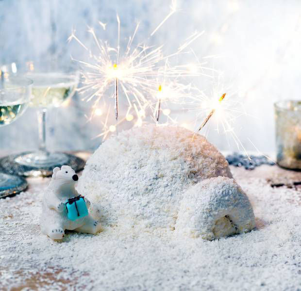 How to make icing polar bears for your Christmas cake