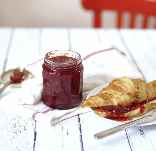 How to make two-ingredient jam